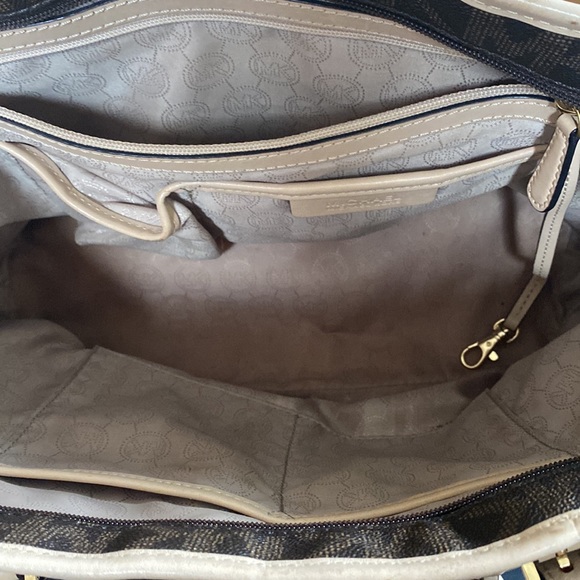 Michael Kors tote bag and matching wallet - Picture 2 of 4